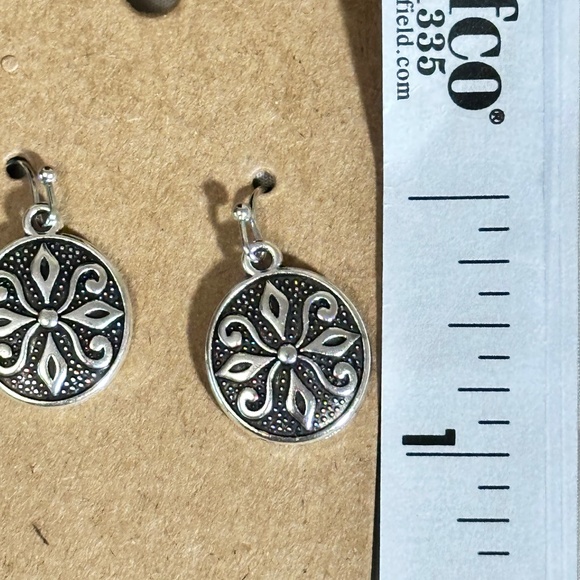 2/$20 Silver tone round disk  Celtic style filigree floral hook earrings NWOT - Picture 9 of 10